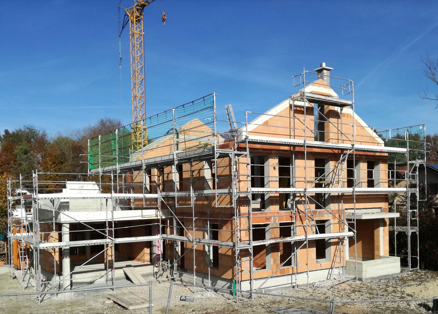 Commercial scaffolding with safety netting